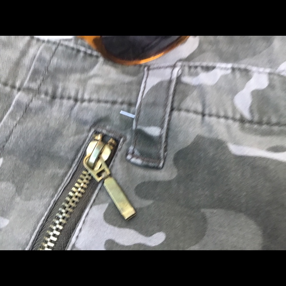 Forever 21 Women’s Distressed Camo skinny pants - Picture 8 of 8